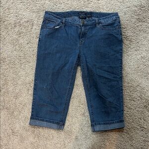 Liz Claiborne Axcess Women's Blue Denim Capris Size 16